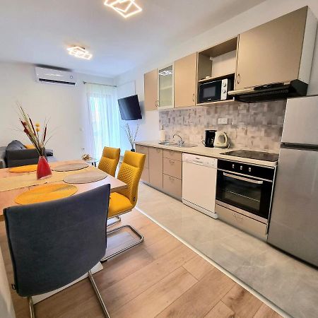 Julia Apartment Biograd Na Moru Bagian luar foto