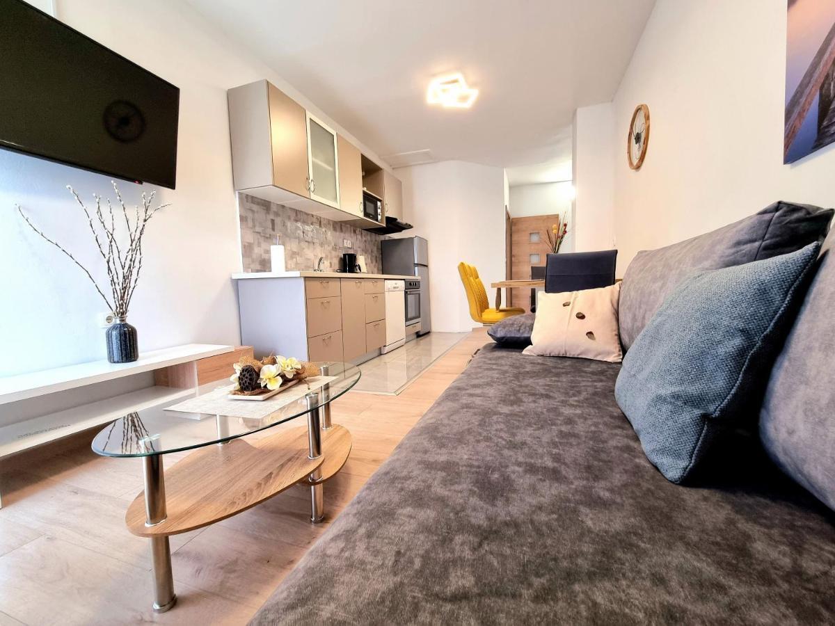 Julia Apartment Biograd Na Moru Bagian luar foto
